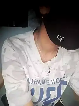 Snapshot of Sexey-Puja chatting on November 8, 1:28 am Sexey-Puja online show from November 8, 1:28 am