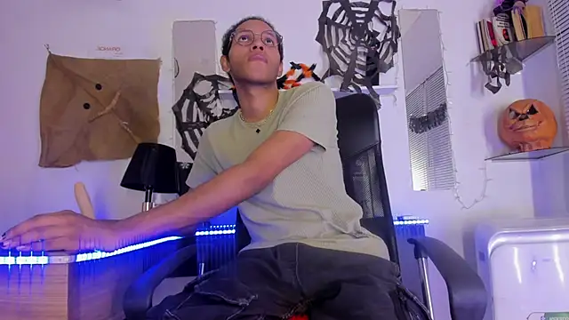 Snapshot of DEAMOL chatting on October 27, 6:34 pm DEAMOL online show from October 27, 6:34 pm