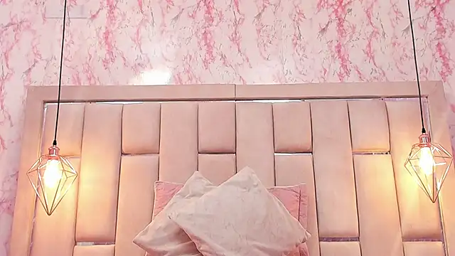 Snapshot of WILD_FIREE_ chatting on December 19, 7:54 pm WILD FIREE online show from December 19, 7:54 pm