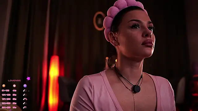 MaryHols online show from October 15, 4:18 pm