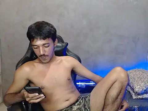 Snapshot of RowyCam chatting on November 4, 12:04 pm RowyCam online show from November 4, 12:04 pm