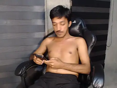 Snapshot of RowyCam chatting on November 7, 1:00 pm RowyCam online show from November 7, 1:00 pm