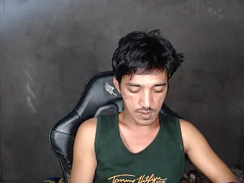 Snapshot of RowyCam chatting on November 23, 6:35 am RowyCam online show from November 23, 6:35 am