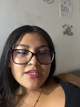 Snapshot of Launx18 chatting on March 5, 4:19 am Launx18 online show from March 5, 4:19 am