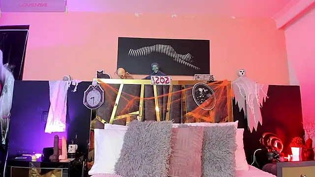 ScarletTorres online show from October 30, 6:30 pm