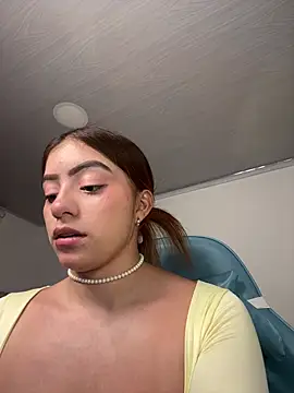 Snapshot of Melissa_coll chatting on May 12, 11:13 pm Melissa coll online show from May 12, 11:13 pm