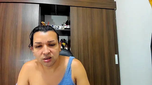 Snapshot of miss_bigcockts chatting on October 3, 6:54 am miss bigcockts online show from October 3, 6:54 am