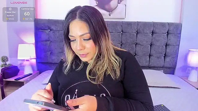 isabella horney  online show from November 7, 8:09 pm