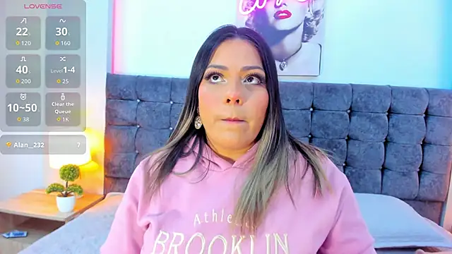 isabella horney  online show from February 1, 5:00 pm