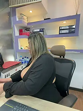 Snapshot of isabella_horney_ chatting on July 15, 9:31 pm isabella horney online show from July 15, 9:31 pm