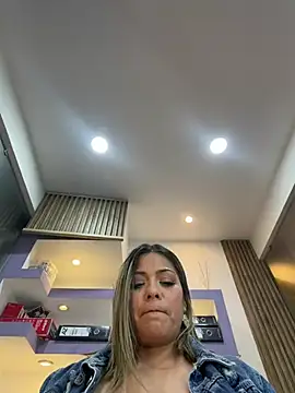 Snapshot of isabella_horney_ chatting on July 24, 11:47 pm isabella horney online show from July 24, 11:47 pm
