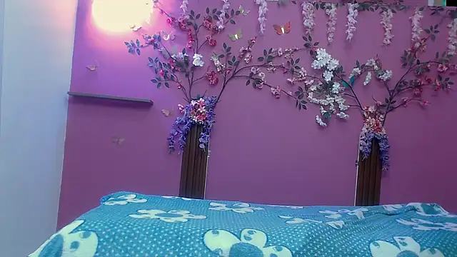 skinnybarbie022 online show from September 27, 1:32 am