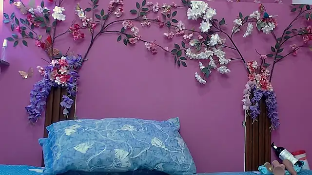 skinnybarbie022 online show from November 21, 1:04 am