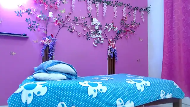 skinnybarbie022 online show from April 30, 12:28 am