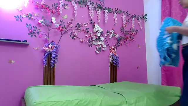 skinnybarbie022 online show from May 6, 12:41 am