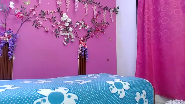 skinnybarbie022 online show from May 31, 12:19 am