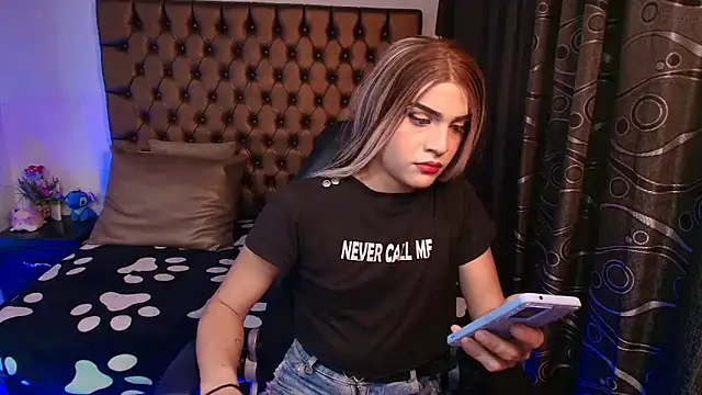 lailahdark online show from April 27, 8:40 pm