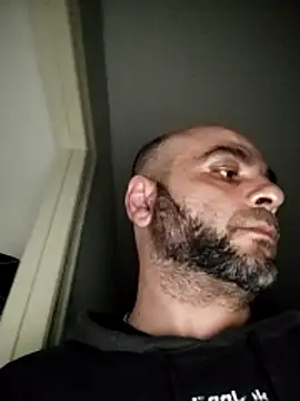 Snapshot of SmokedAlloy2 chatting on November 30, 3:43 am SmokedAlloy2 online show from November 30, 3:43 am