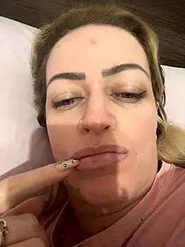 Snapshot of Alerquinasc chatting on September 9, 4:56 am Alerquinasc online show from September 9, 4:56 am