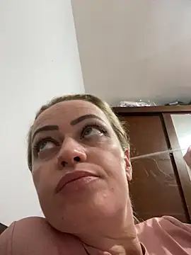 Snapshot of Alerquinasc chatting on October 3, 5:15 am Alerquinasc online show from October 3, 5:15 am