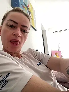 Snapshot of Alerquinasc chatting on October 5, 2:37 pm Alerquinasc online show from October 5, 2:37 pm