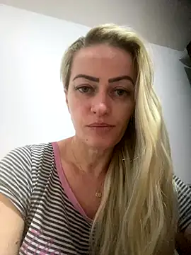 Snapshot of Alerquinasc chatting on October 14, 4:02 am Alerquinasc online show from October 14, 4:02 am