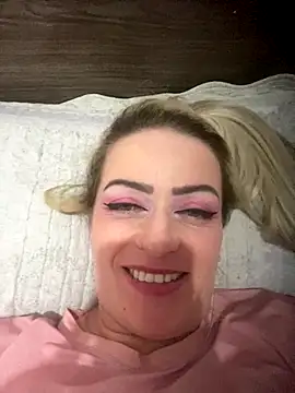 Snapshot of Alerquinasc chatting on November 1, 7:32 am Alerquinasc online show from November 1, 7:32 am