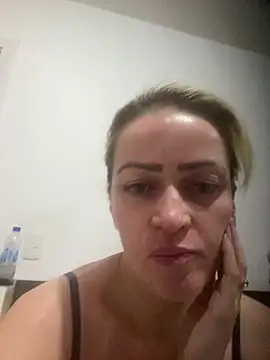 Snapshot of Alerquinasc chatting on November 27, 7:32 am Alerquinasc online show from November 27, 7:32 am