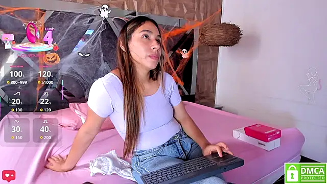 Selene  Lopez  online show from November 1, 8:22 pm