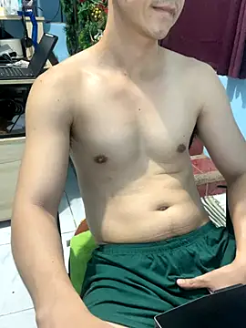 Snapshot of ieat_monsters chatting on December 17, 9:37 am ieat monsters online show from December 17, 9:37 am