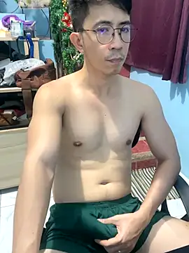 Snapshot of ieat_monsters chatting on December 18, 6:52 am ieat monsters online show from December 18, 6:52 am