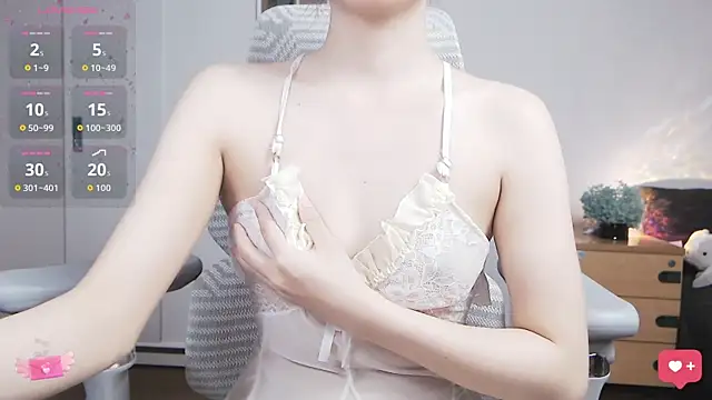 Suzie Wet Cave online show from May 30, 2:25 pm