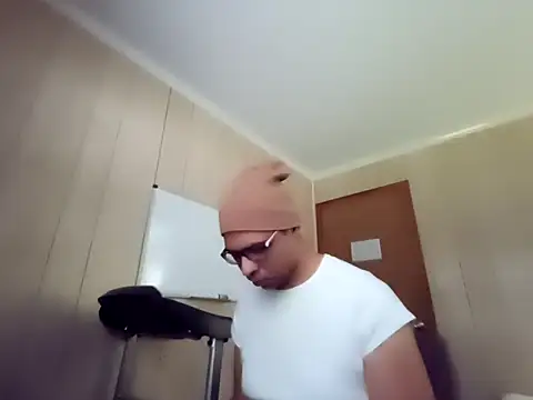 Snapshot of NaturalBeautyQueen chatting on September 30, 1:38 pm NaturalBeautyQueen online show from September 30, 1:38 pm