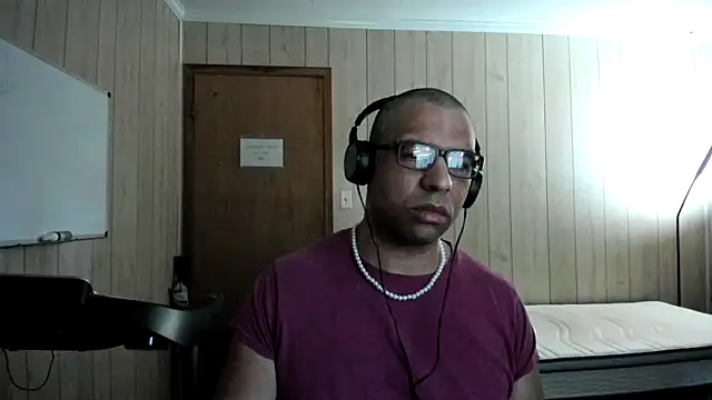 Snapshot of NaturalBeautyQueen chatting on October 3, 12:24 pm NaturalBeautyQueen online show from October 3, 12:24 pm