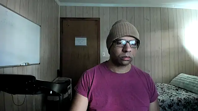 Snapshot of NaturalBeautyQueen chatting on October 10, 1:32 pm NaturalBeautyQueen online show from October 10, 1:32 pm