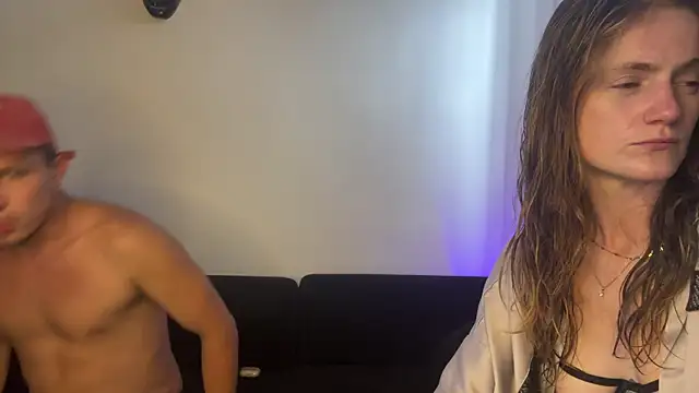 Snapshot of andyzuzka chatting on July 6, 3:36 pm andyzuzka online show from July 6, 3:36 pm