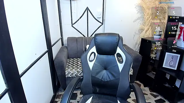 Snapshot of NahomiRichards_ chatting on March 8, 3:54 am NahomiRichards online show from March 8, 3:54 am