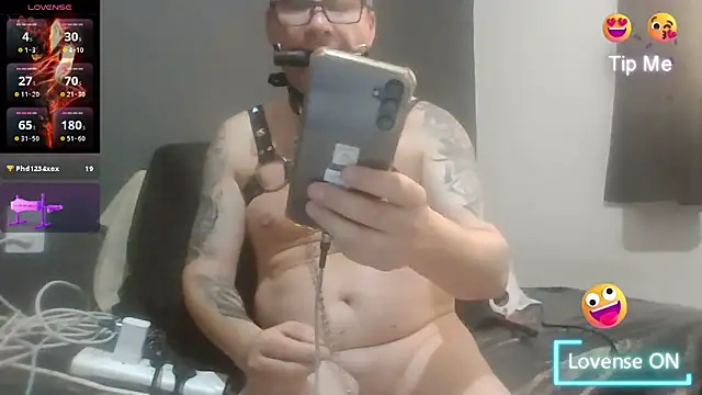 axelbisum online show from December 18, 5:08 pm