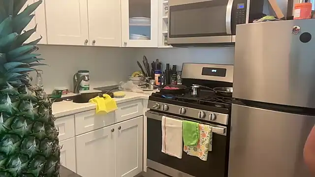 prettyykitty22 online show from July 25, 4:48 pm