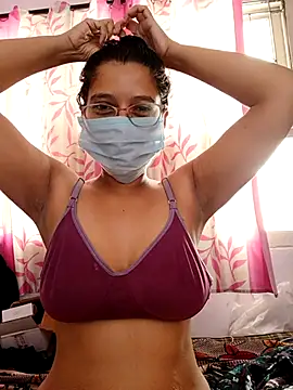 Snapshot of thanusi_2 chatting on June 17, 5:43 am thanusi 2 online show from June 17, 5:43 am