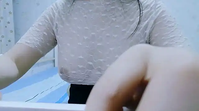 Winnie-01 online show from June 16, 1:58 pm