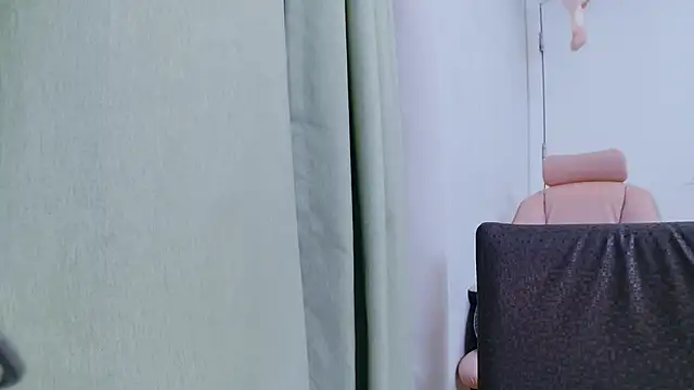 Winnie-01 online show from July 2, 3:23 am