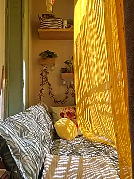 Mila Luciphya online show from May 6, 9:25 am