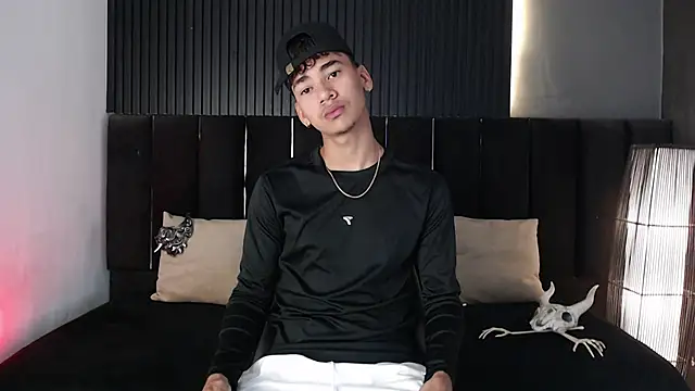 Snapshot of Dominic_ghost chatting on October 22, 9:36 pm Dominic ghost online show from October 22, 9:36 pm