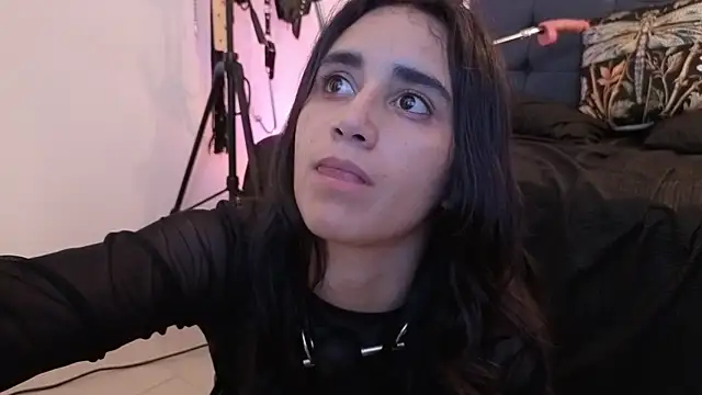 elowen halley1 online show from September 13, 8:03 am