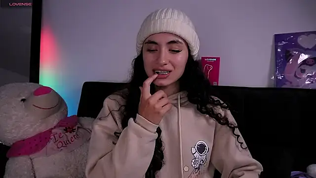 Alynn Bri  online show from July 5, 4:19 am