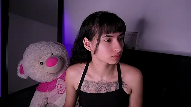 Alynn Bri  online show from July 31, 2:11 am