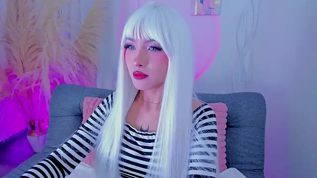 cuteezoe online show from November 18, 4:39 am