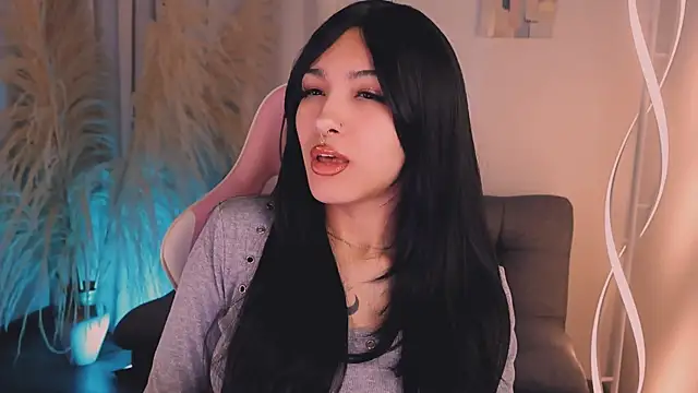 cuteezoe online show from November 29, 7:00 am