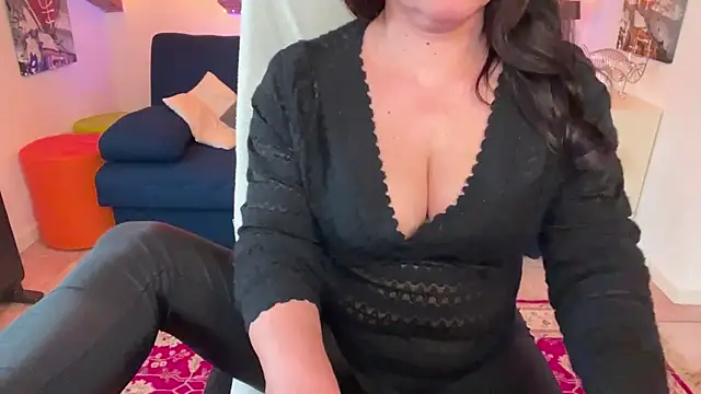 kyliebri online show from March 19, 1:59 pm